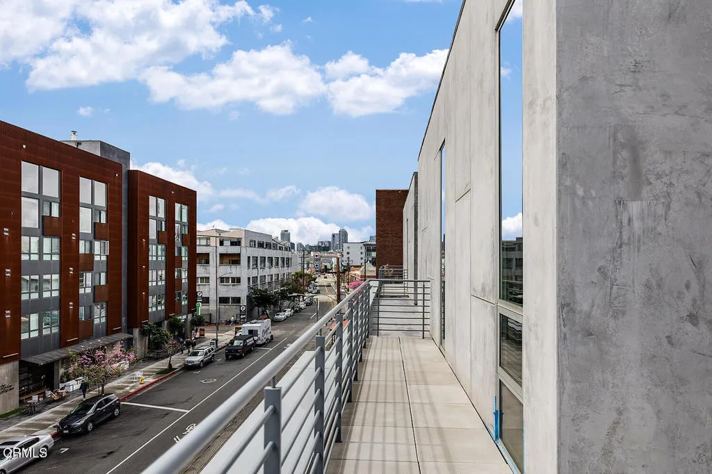 940 E 2nd Street 37, Los Angeles, California 90012 home-pic-28